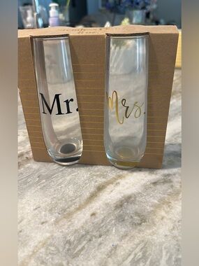 Francesca's Collections Mr. & Mrs. Stemless Flutes - Black and Gold